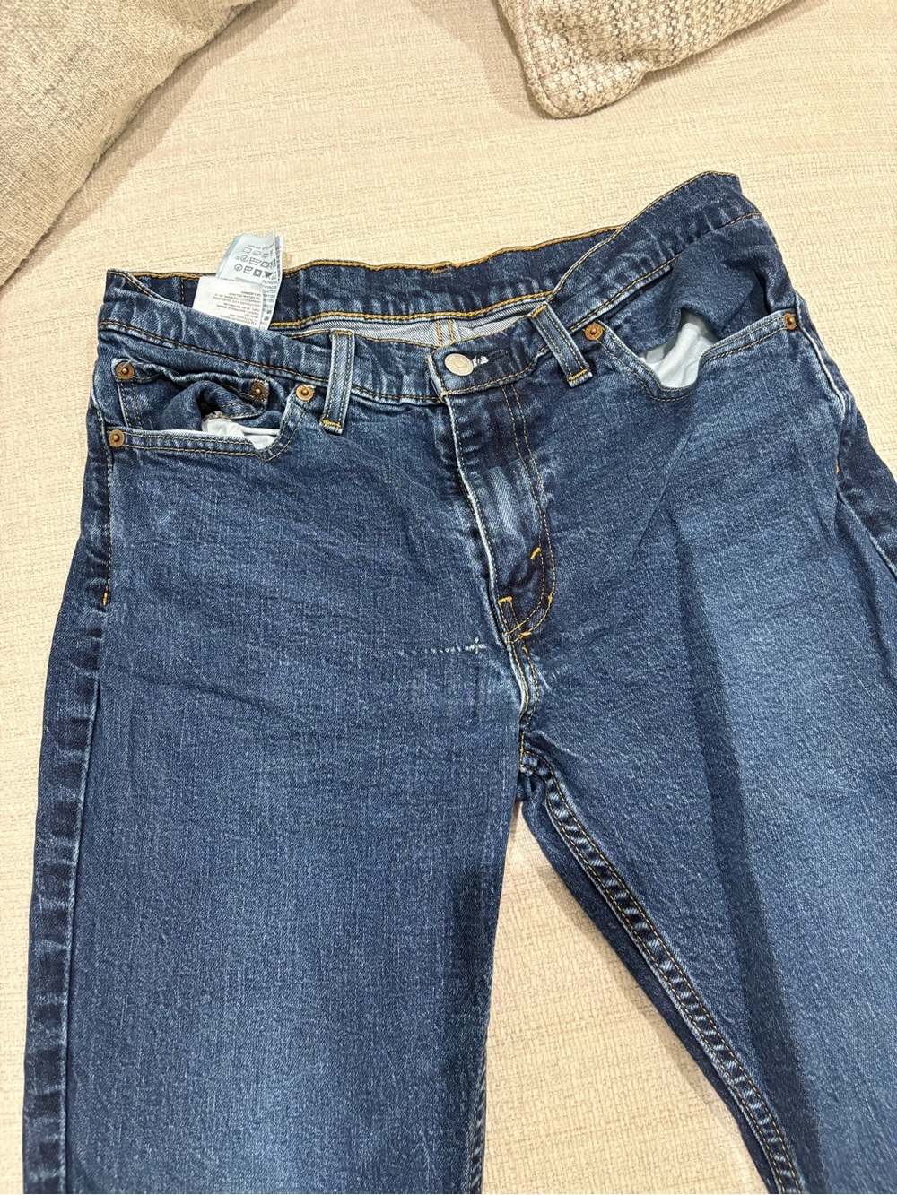 Levi's Medium Blue Denim Jeans with Gold Stitching - Picture 8 of 9